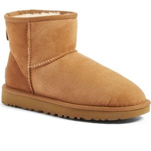 LIKE NEW UGG MINI | SIZE 6
